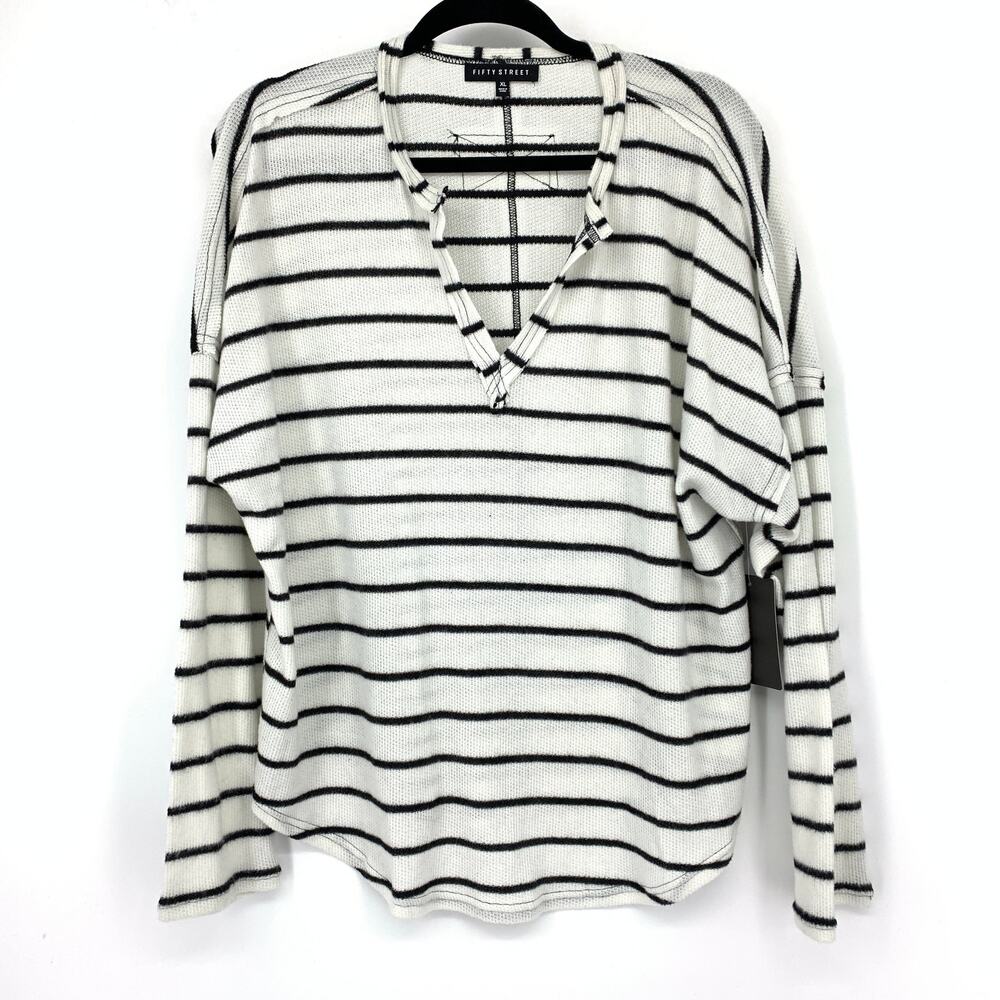 Fifty Street Pullover V-Neck Knit Sweater Top Womens Size XL White Black Striped